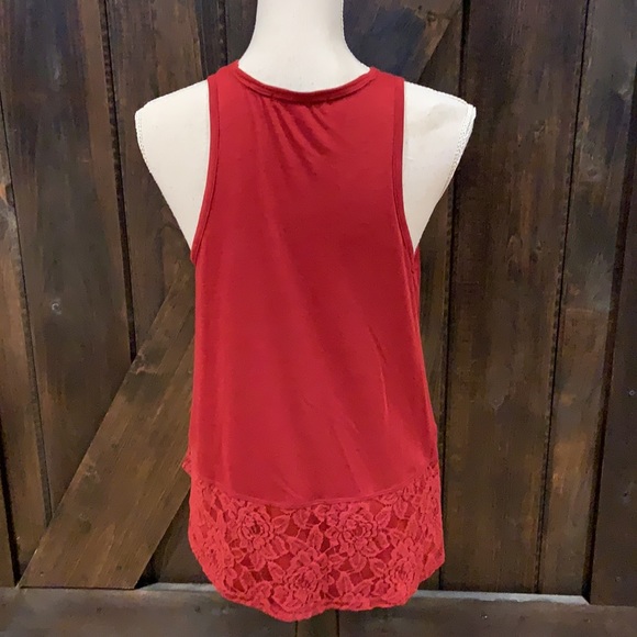 Hint of mint warm red lace bottom flowy tank top - Picture 5 of 10